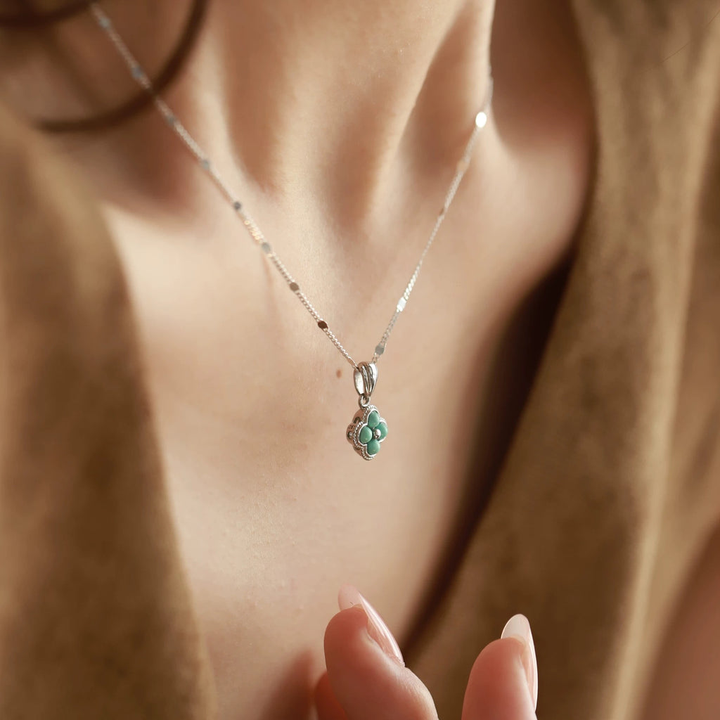 Clover of Fortune Necklace — detail view 3
